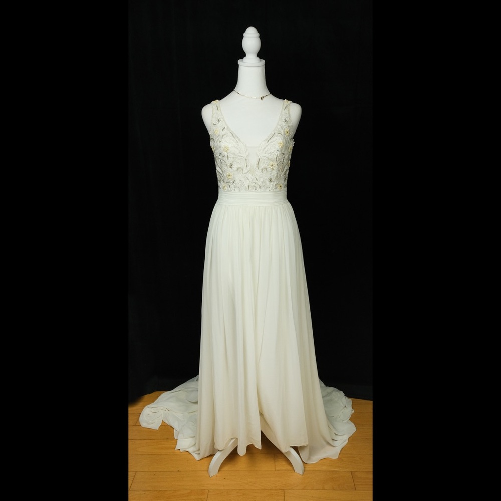 Preowned ivory and sand wedding gown dress. Size S. Very high quality. Size S - Picture 1 of 8